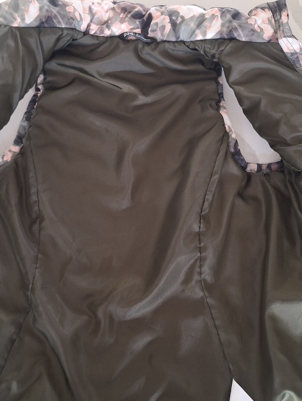 DSG Puffer Vest - Picture 3 of 5